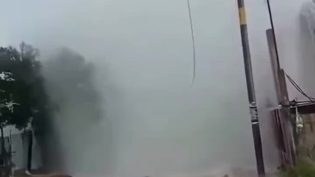 ⛈️ Nature’s Wonder! Heavy Rain on One Side, Dry on the Other! 🌦️