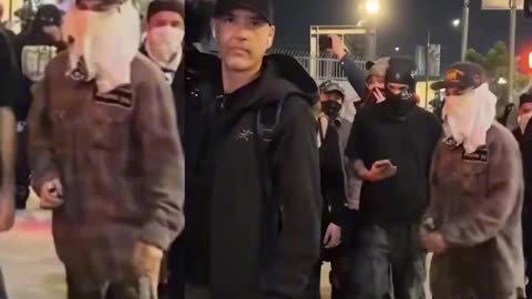 Anti-ICE protester in Los Angeles caught cutting the cable of a Fox News cameraman.