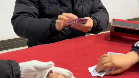 A Folk Expert! Gloves With Holes