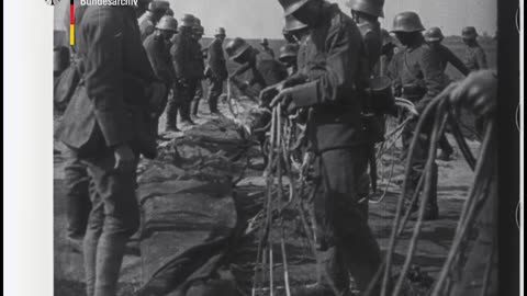 BArch_K_333719_1R_Bei_einer_Luftschifferabteilung_waehrend_des_Vormarsches_im_Westen