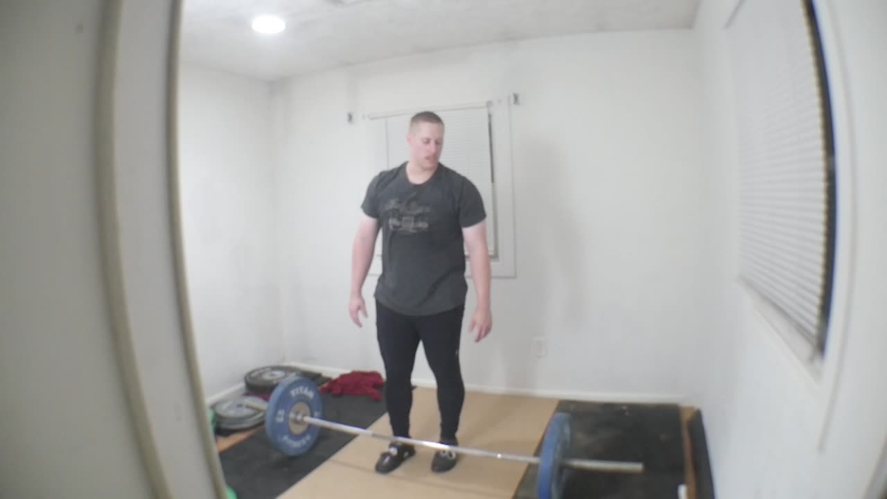Talk - Indoor platform with a blurry wide angle lens