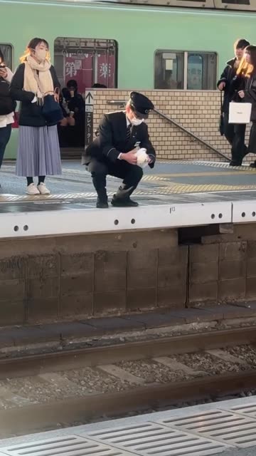 this officer risked his job to return a child's toy