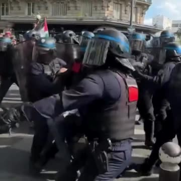 Violentos enfrentamientos en París tras la marcha del 1 de mayo