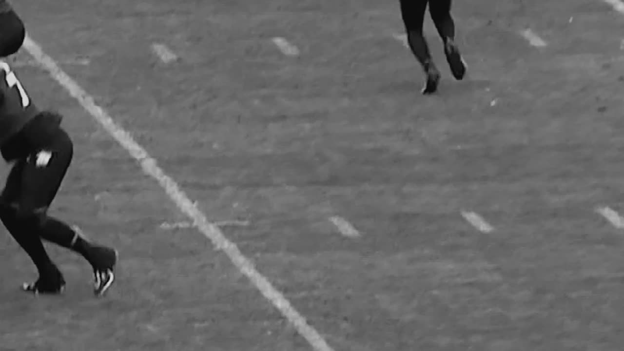 Lamar at it again 🥶 Let’s hope for some more like this in tonight’s game 🏈 @Chiefs Vs @Baltimore