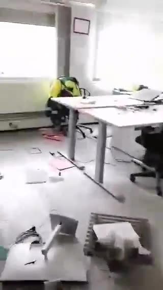 Büros verwüstet, Technik zertrümmert