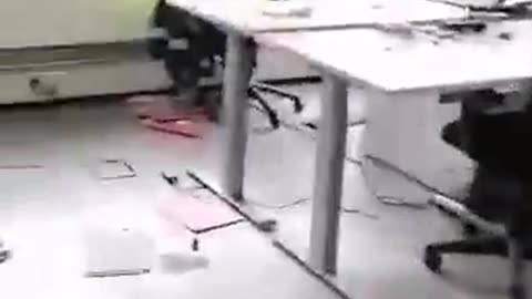 Büros verwüstet, Technik zertrümmert