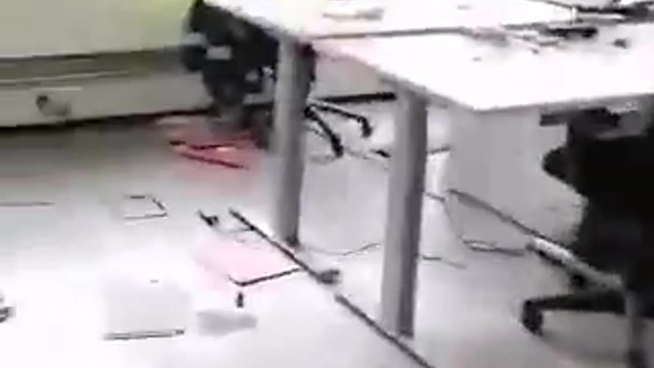 Büros verwüstet, Technik zertrümmert