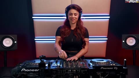 Laura van Dam - Capture Radio 067 (November Special)