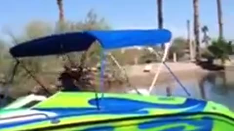Inexperienced Speed Boat Owner Gets Throttle Stuck & Crashes - Oops