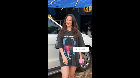Bollywood Actress Elli Avrram Seen in Town Bandra Mumbai 🥰🔥❤️