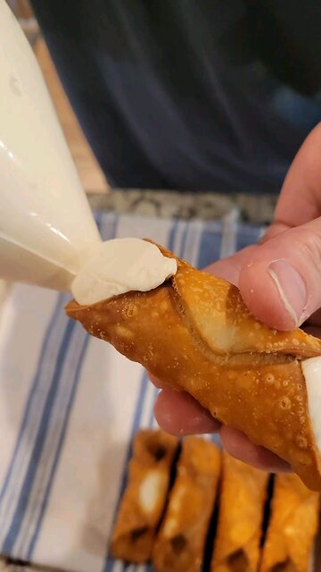 Cannoli for Christmas