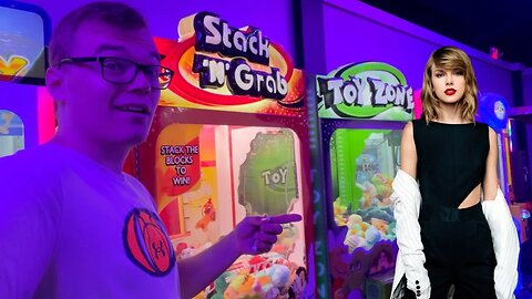 Taylor Swift SIGHTING At The Arcade!