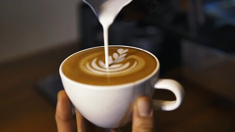Serving a sparkling cappuccino in a cup
