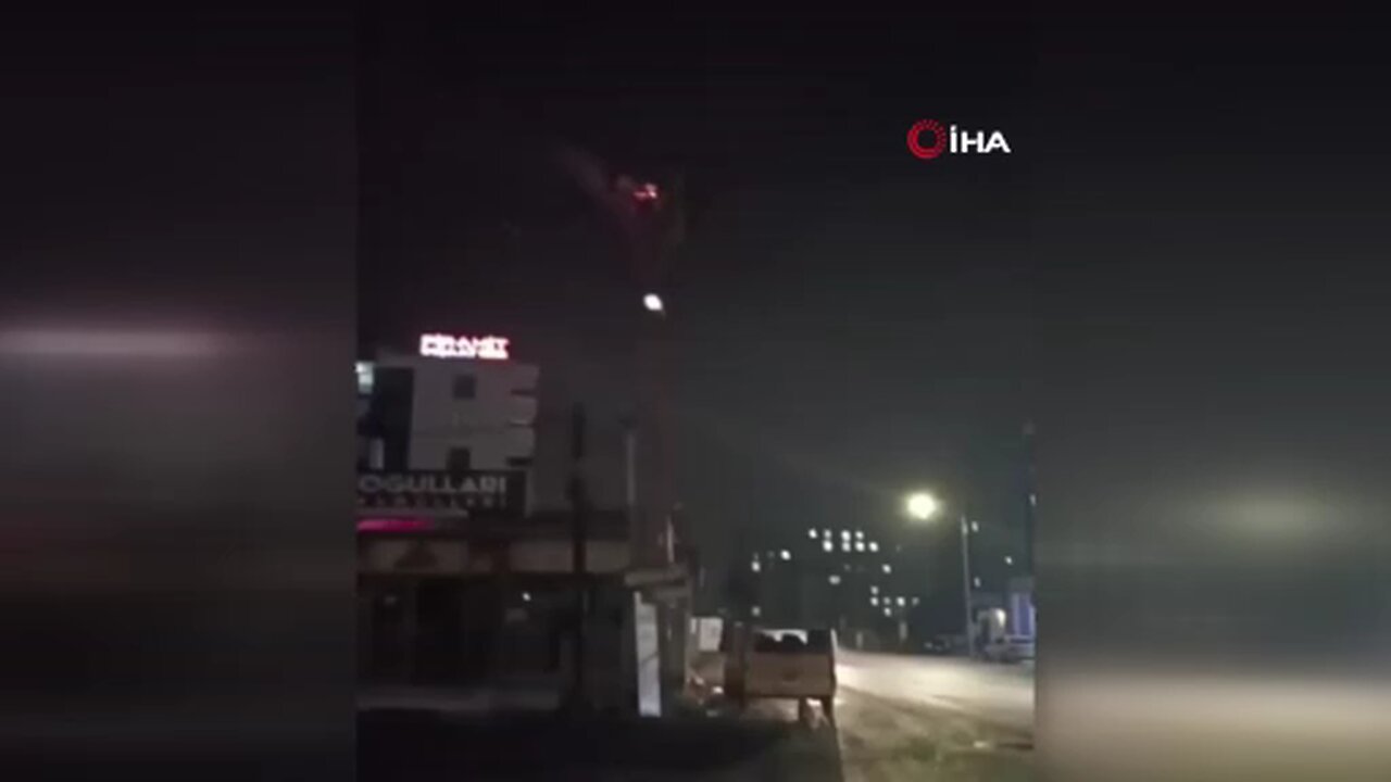 Elektrik trafosu havai fişek gibi patladı