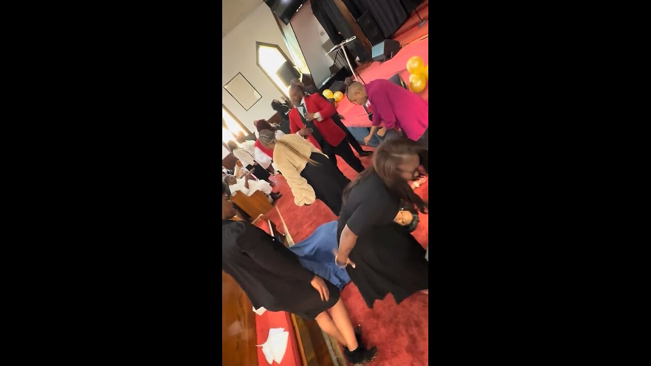 Slain in the spirit - praise break 💃🏽💃🏽