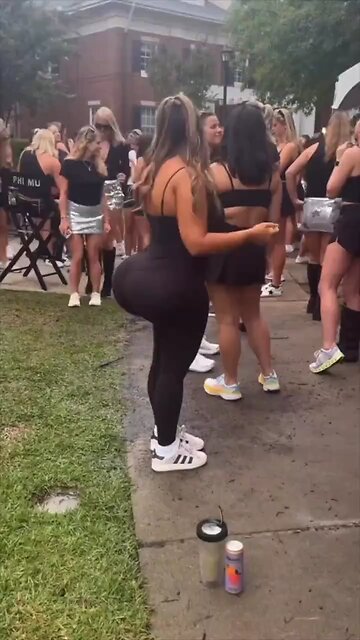 WHEN YOUR MOMS A BADDIE