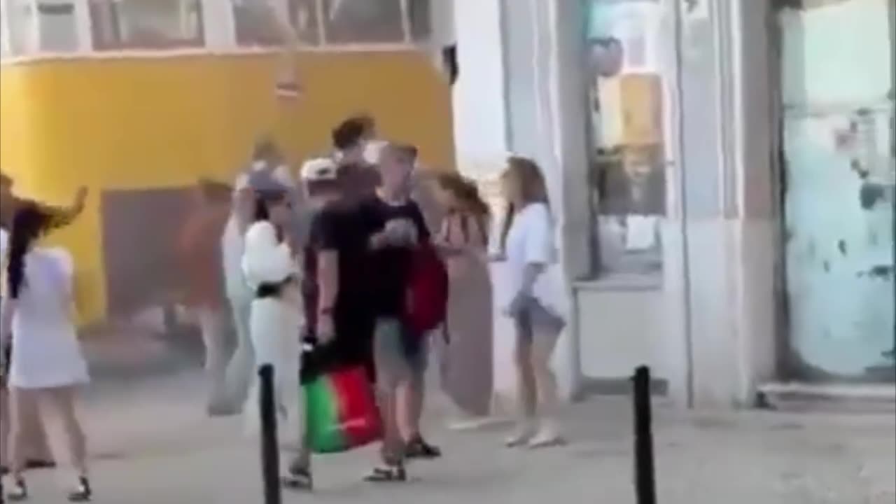 Descarrila el icónico funicular de Lisboa dejando varios muertos