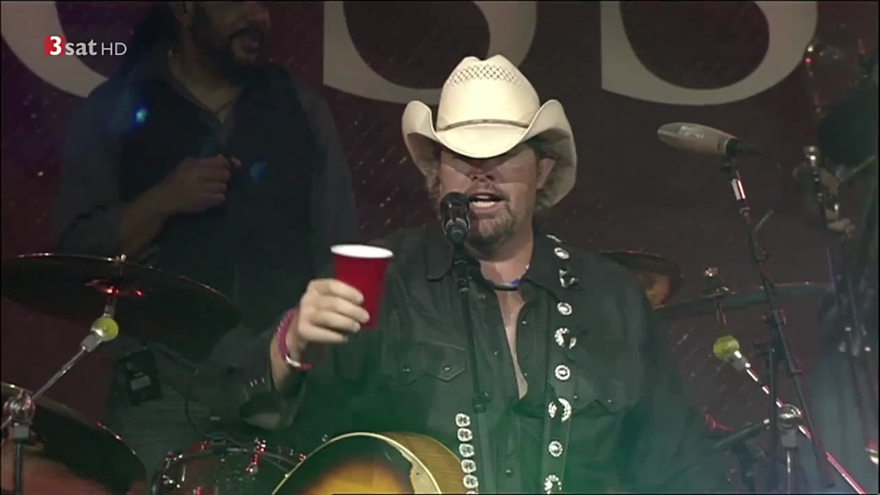 Red Solo Cup - Toby Keith (live)