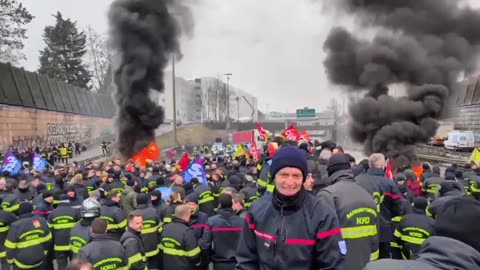 Firefighters have joined in with farmers and citizens protesting against the treasonous French gov