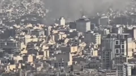 🇮🇷❗️Smokes rising over the Iranian Navy headquarters area and Ministry of