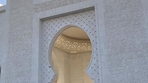 🚨🔥President Trump arrives at the Sheikh Zayed Grand Mosque in UAE