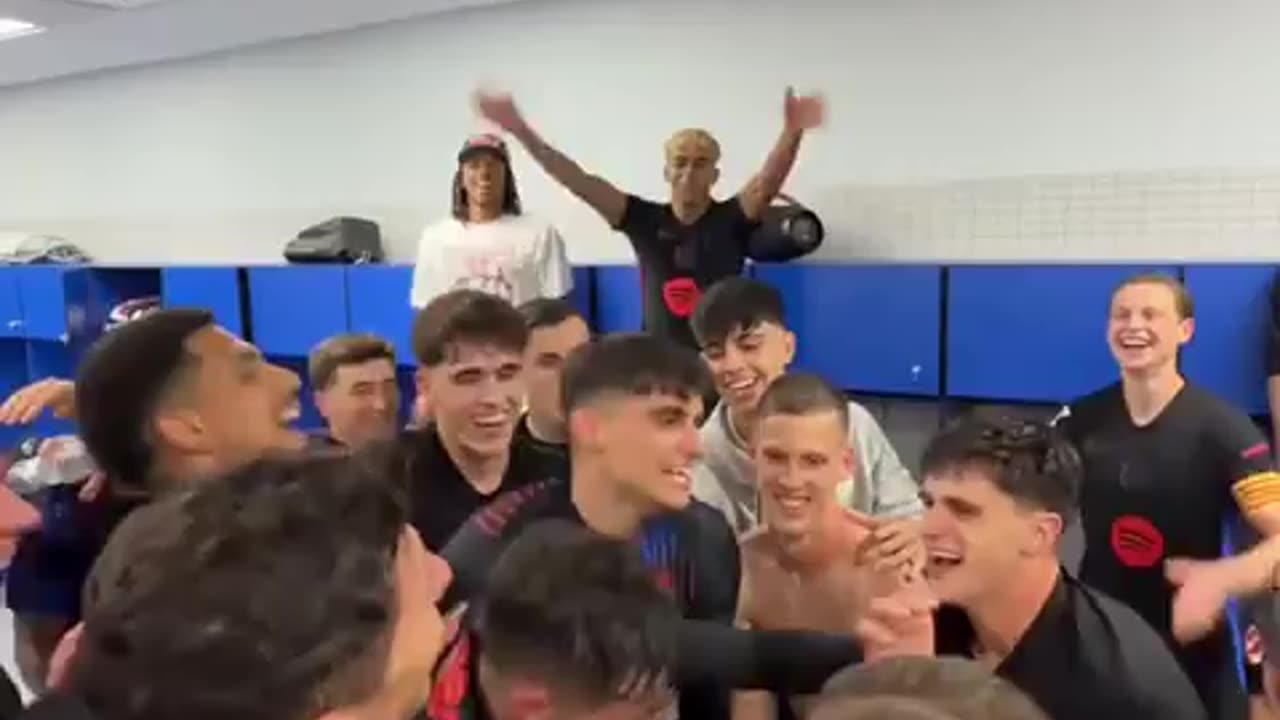 What Barcelona players did to Pedri after winning La Liga