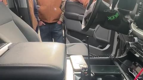 THE FINAL RADIO CALL EVERY LINEMAN FEARS - AND AN ENTIRE IBEW CREW BREAKS DOWN