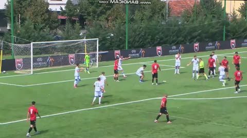 Shqiperia e te rinjve, gjesti per t'u duartrokitur