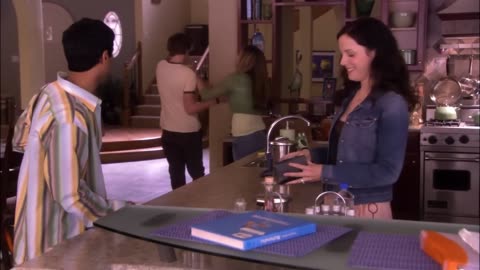 Nude video celebs » Weeds - Nancy And Sanjay Deal to College Students (S1E7)