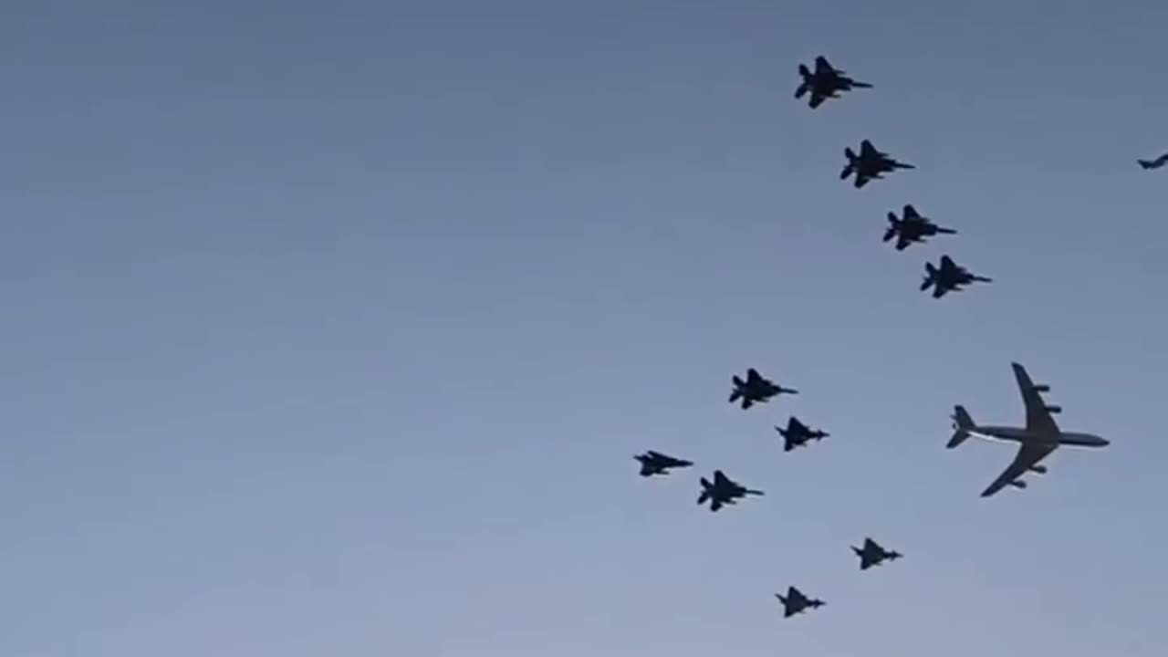 Donald Trump flew into Qatar like a BOSS.. 🔥🔥