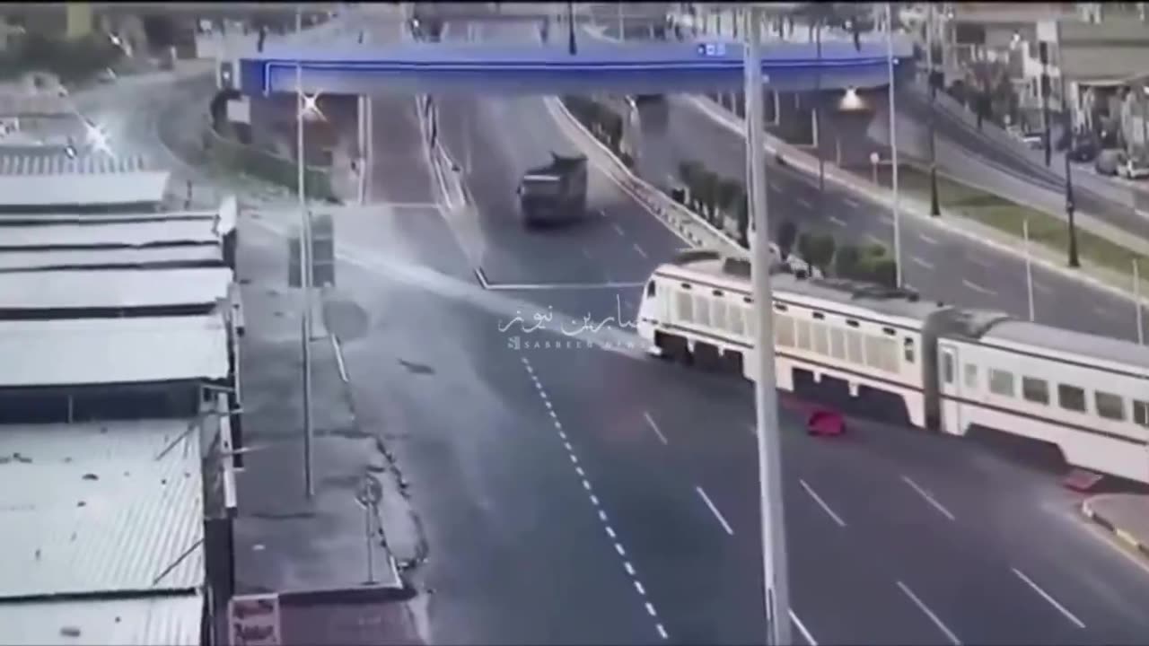 Baghdad: Train derails, hits truck