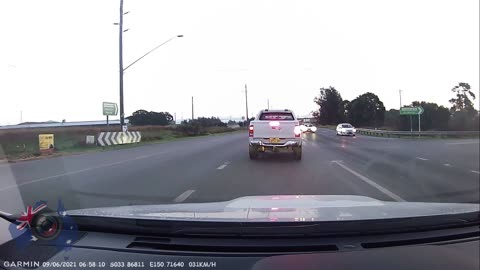 Aussiecams - P plate ute driver ends up on opposite side of road after losing control 🤦🏼‍♂️