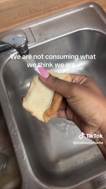 🟢 THIS FOOD AIN'T REAL! Watch as expired buns refuse to break down