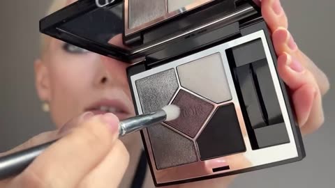 Black Smokey Eye Tutorial (3 Techniques) P10