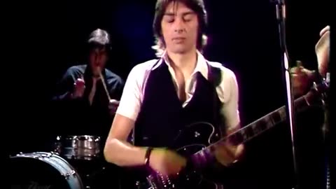 Sniff 'n' The Tears - Driver's Seat (Official Video) (480p)