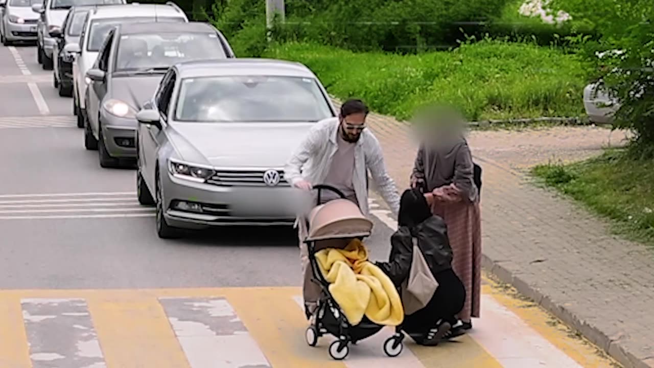 Stopping the traffic to help this mom cross the road🥺❤️