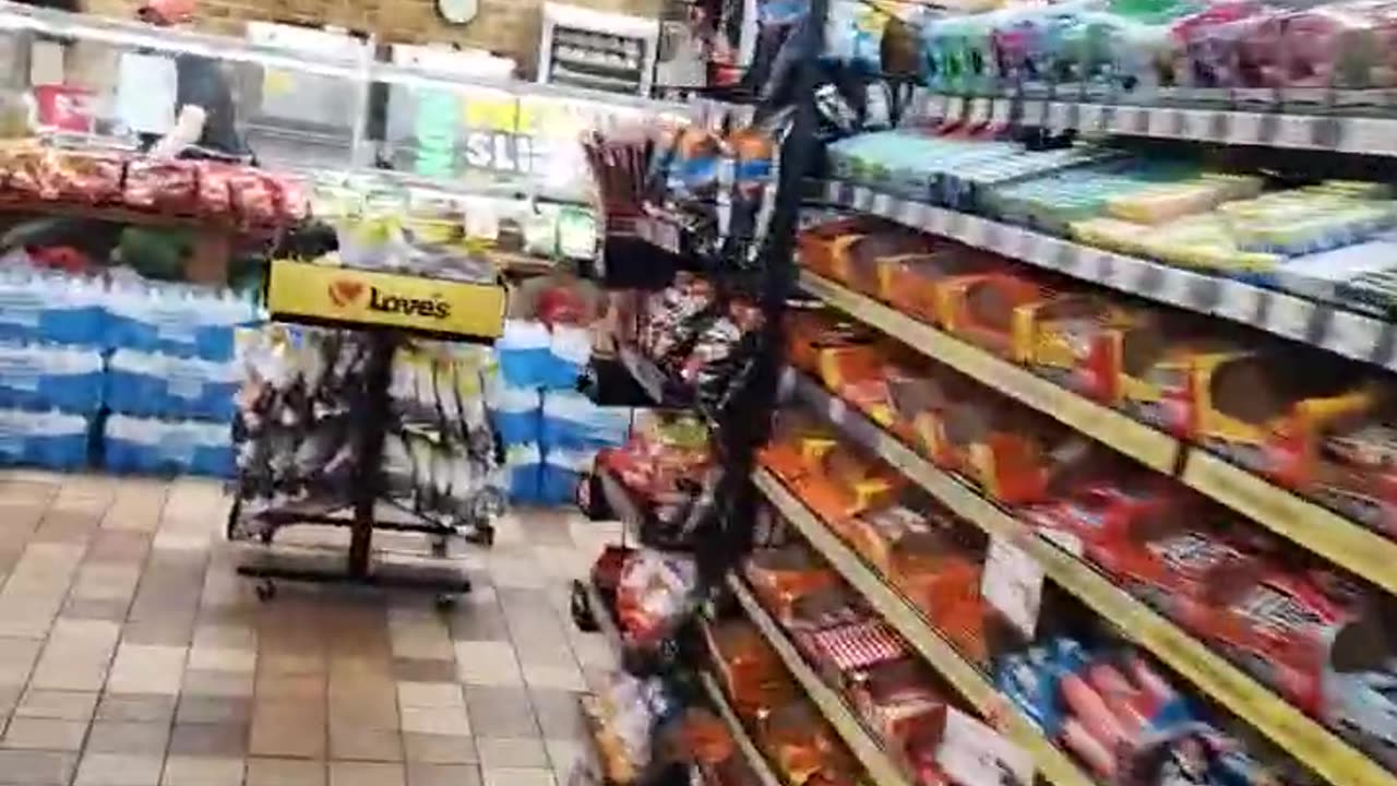 LOOK AT THIS CRAP. pun intended #ourtruckinglife #truck #reallifetruckers #trucking #mytruckinglife