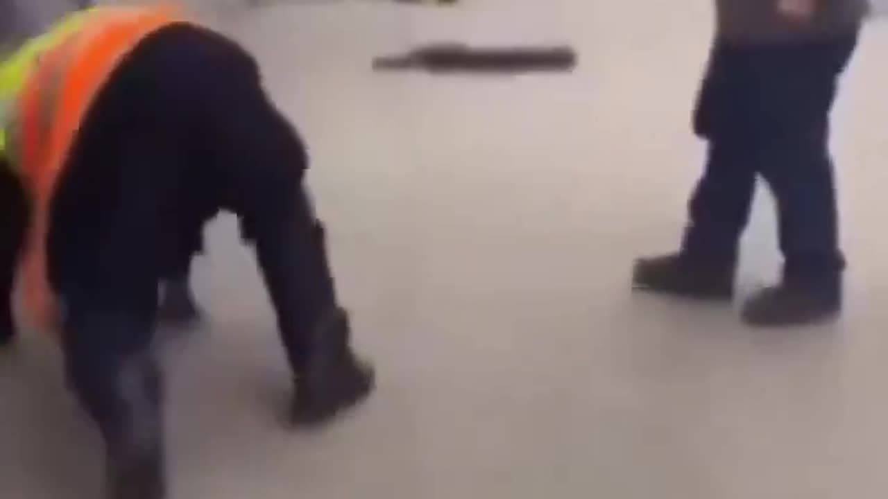 Security guard follows man who pushed him, and guns him down