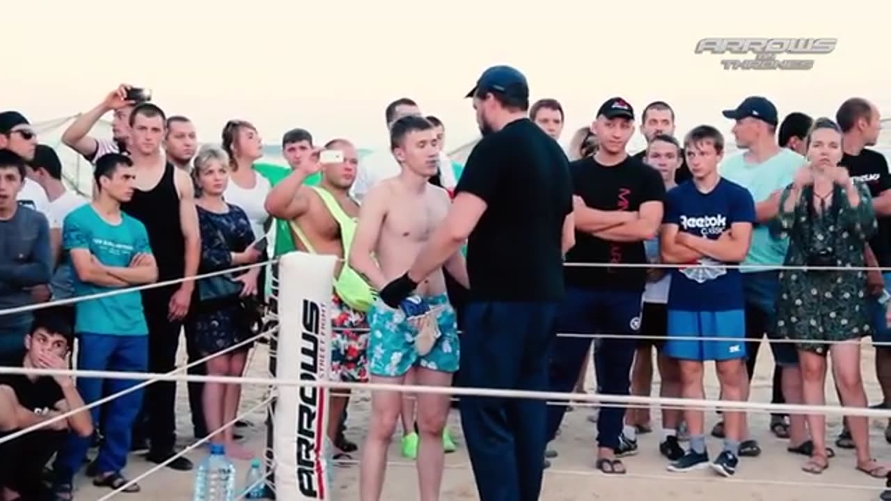 Пляжный мальчик оказался Орехом в бою !!!