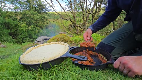 Deep DISH Pizza cooked in the Cast Iron PAN Get Ready for the ULTIMATE Cheese Pull