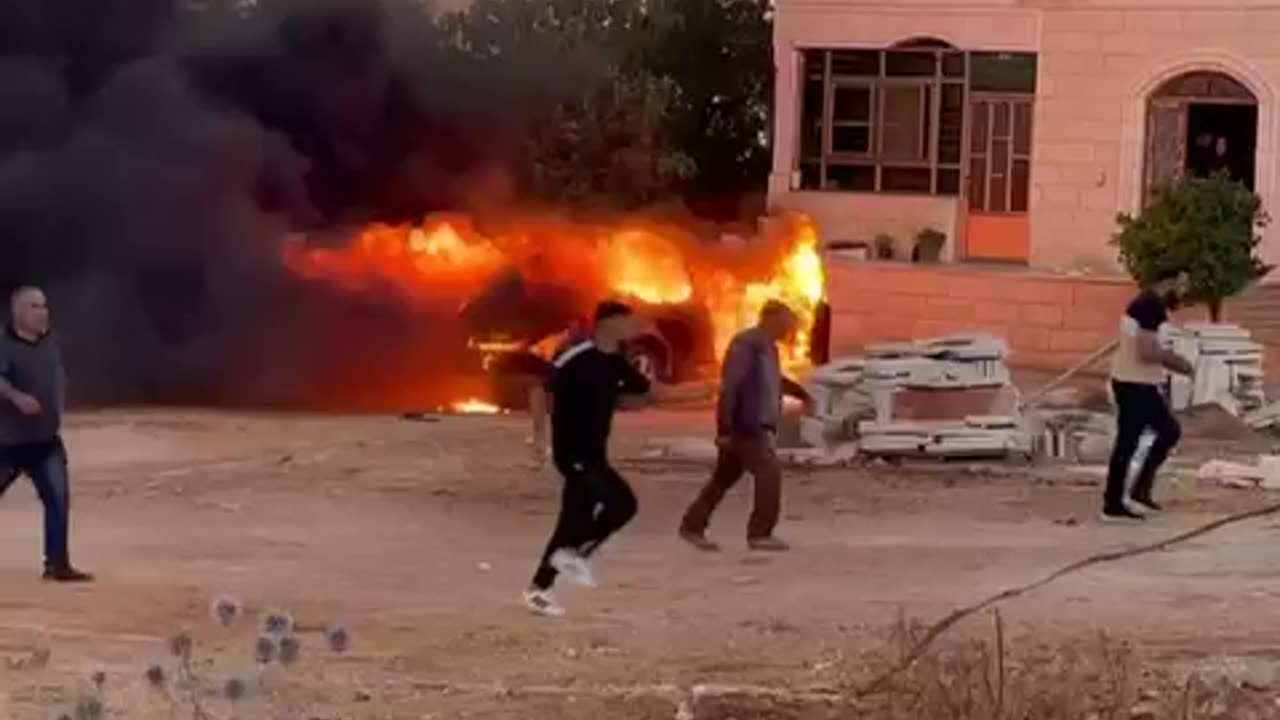 IDF troops returned fire on Palestinian gunmen and rioters hurling stones, as Israeli