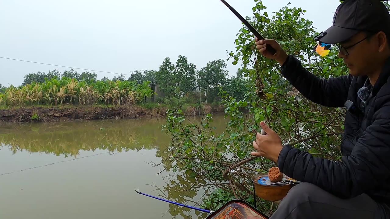 The Excitement of Hooking Gar in Shallow Waters