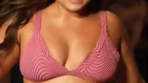 Ellahalikas✅Glamorous Plus Size Curvy Fashion Model - Biography, Wiki, Lifestyle
