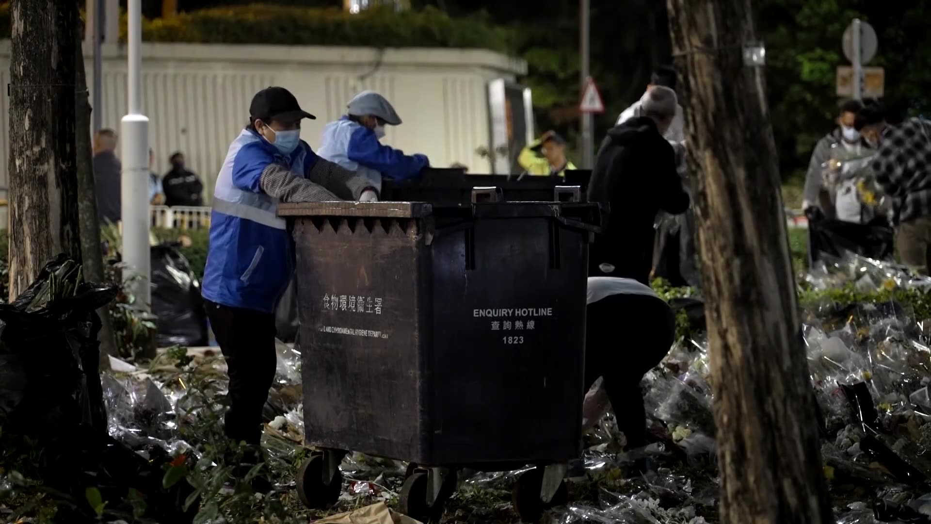 Hong Kong residents reluctant to let go of fire memorial