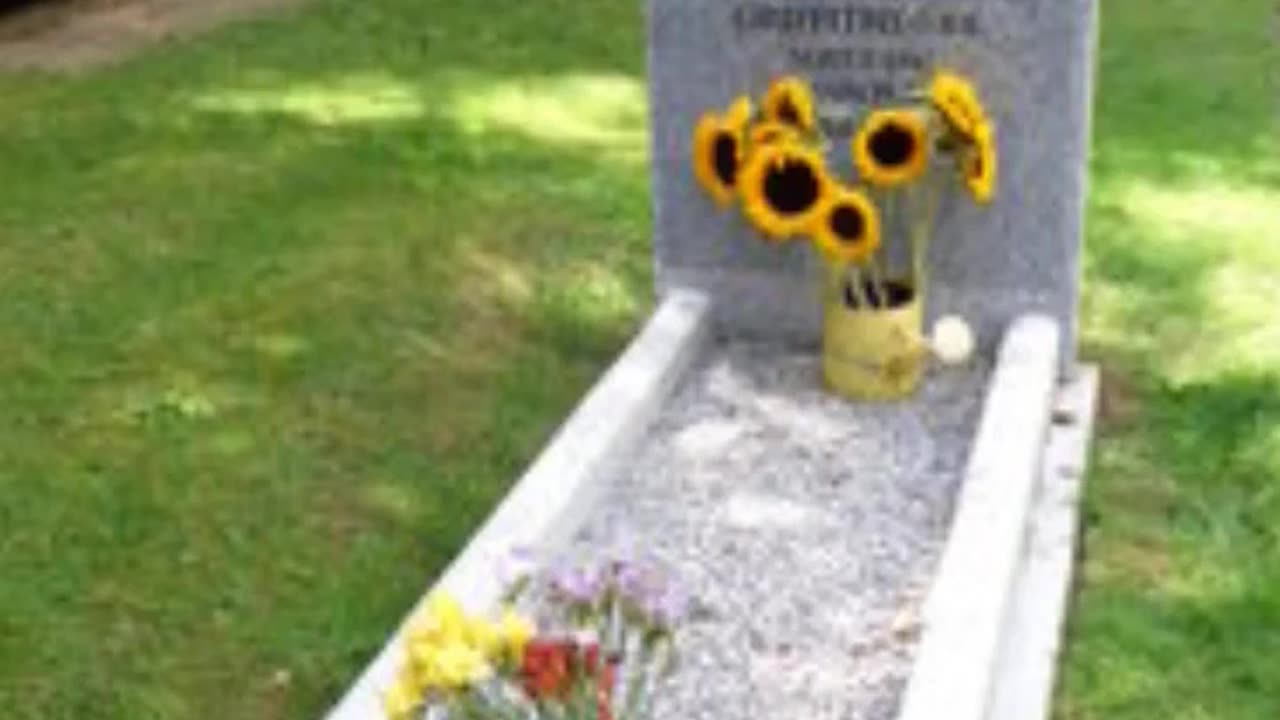 FAMOUS GRAVES - VOL. 559: RICHARD GRIFFITHS