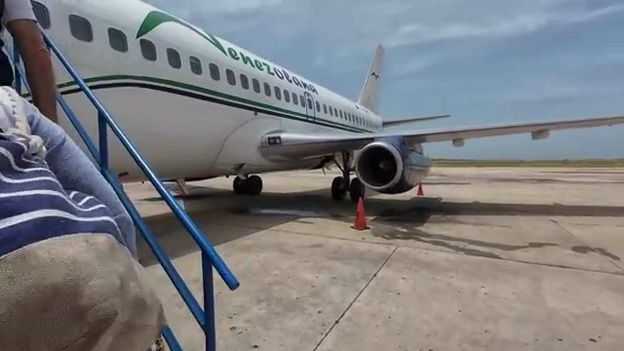 I Flew on the World's OLDEST Boeing 737. Here's What Happened...