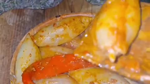 "Cooking an Ostrich Egg in the Snow & Grilling Chicken BBQ for the Perfect Winter Lunch!"