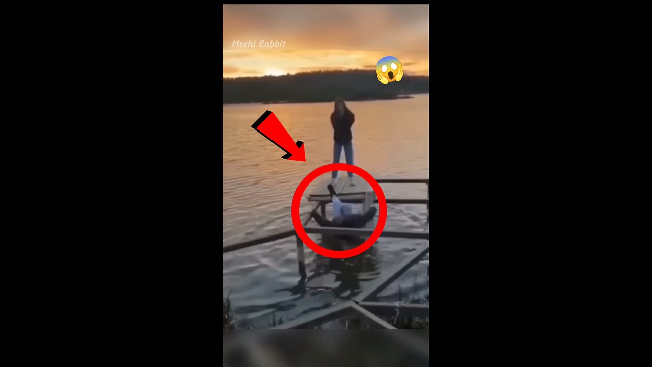 She almost fall into the sea! 😱