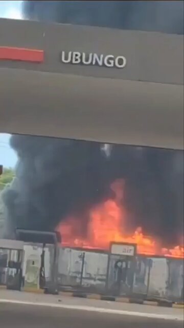 🇹🇿⚡- Scenes from the anti-Suluhu protests in Dar es Salaam, Tanzania.