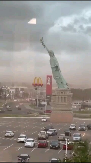 A statue resembling the Statue of Liberty collapsed in the city of Guaíba in southern Brazil.